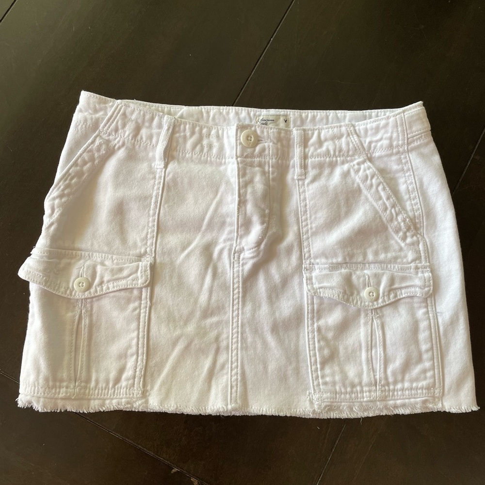 American Eagle Distressed White Cargo Mini Skirt Size 2